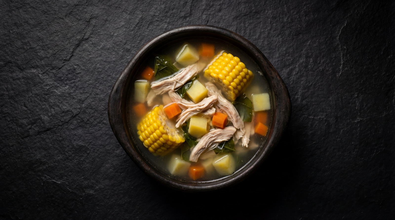 Ajiaco ligero sin crema con mas vegetales y porcion controlada de acompañamientos