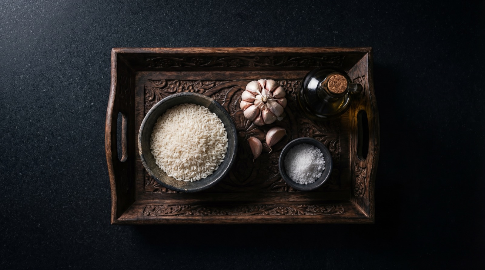 Ingredientes del arroz blanco: arroz crudo, agua, aceite y sal