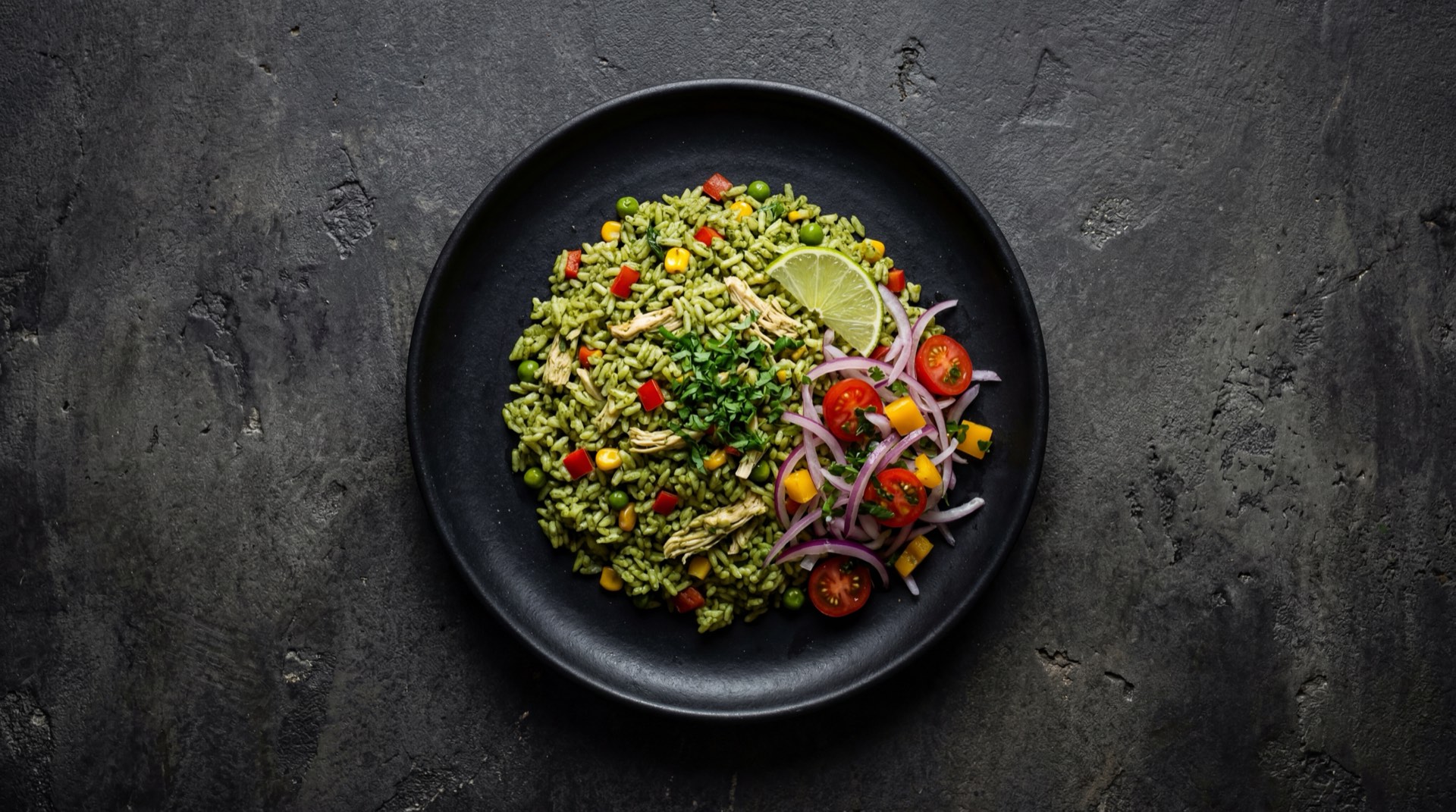 Arroz con pollo peruano version saludable sin piel, con mas arvejas verdes y zanahoria, menos arroz