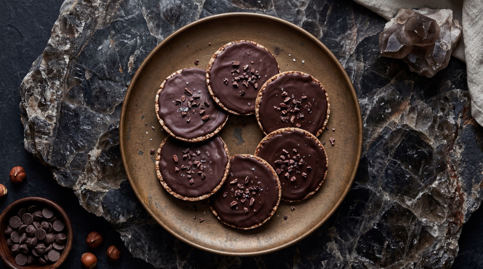 Alternativa saludable a las galletas Bridge: galletas de avena integral caseras con chips de chocolate amargo al 70% y cacao en polvo sin azucar