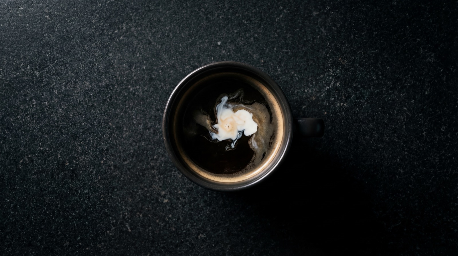 Cafe con leche sin azucar, version ligera colombiana