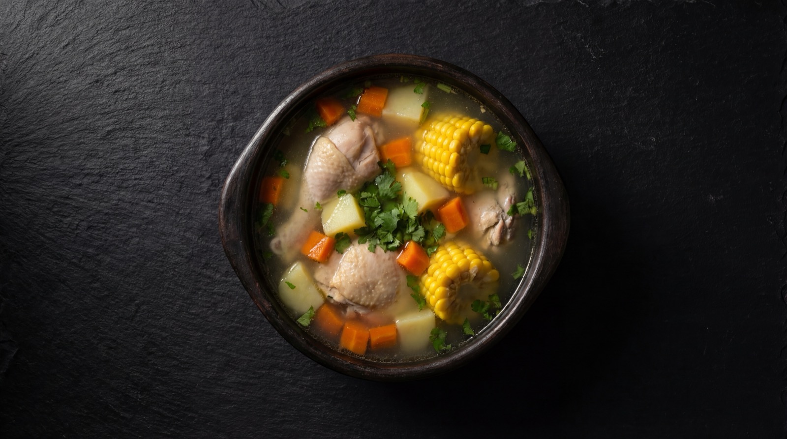 Caldo de gallina ligero sin piel y con vegetales