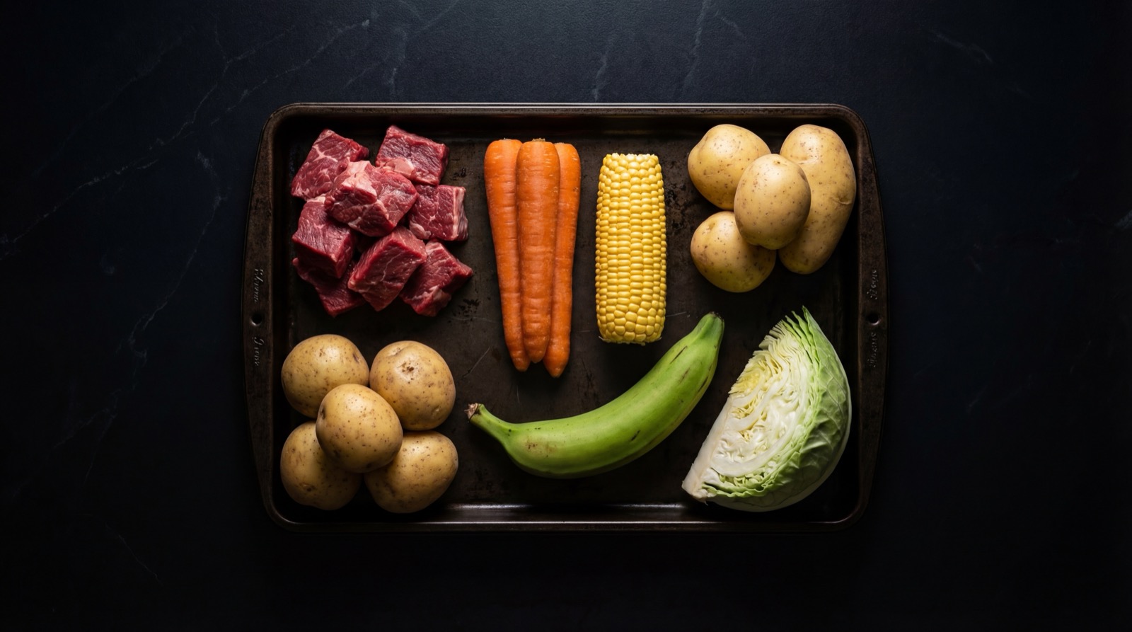 Ingredientes del caldo de res: carne de res, zanahoria, mazorca, papa, platano verde, repollo, cilantro y cebolla