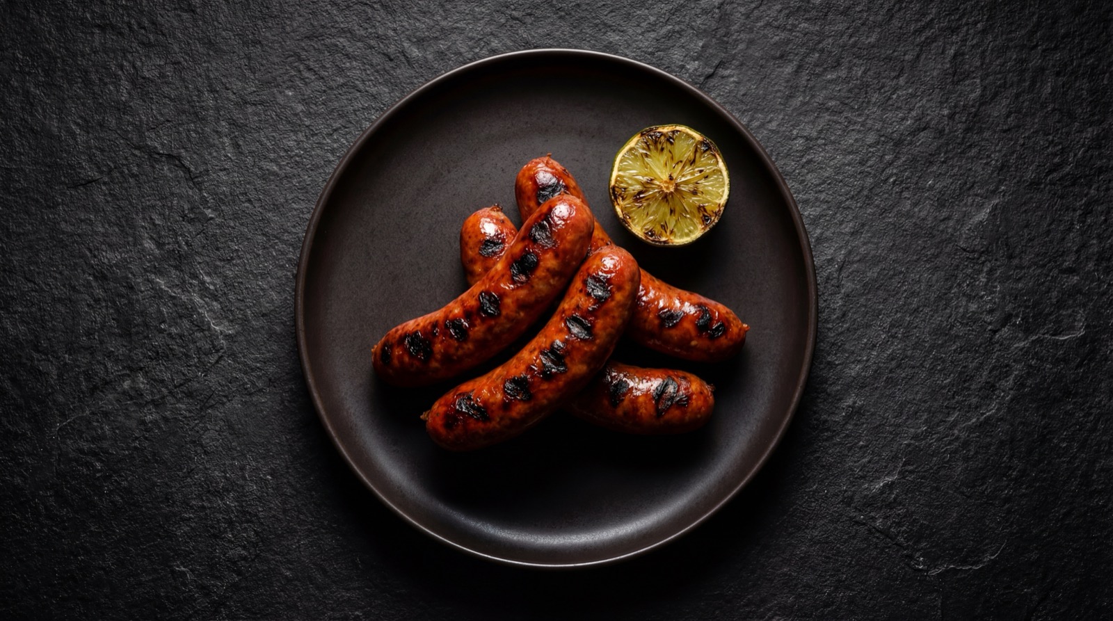 Chorizos de pollo asados como alternativa mas saludable