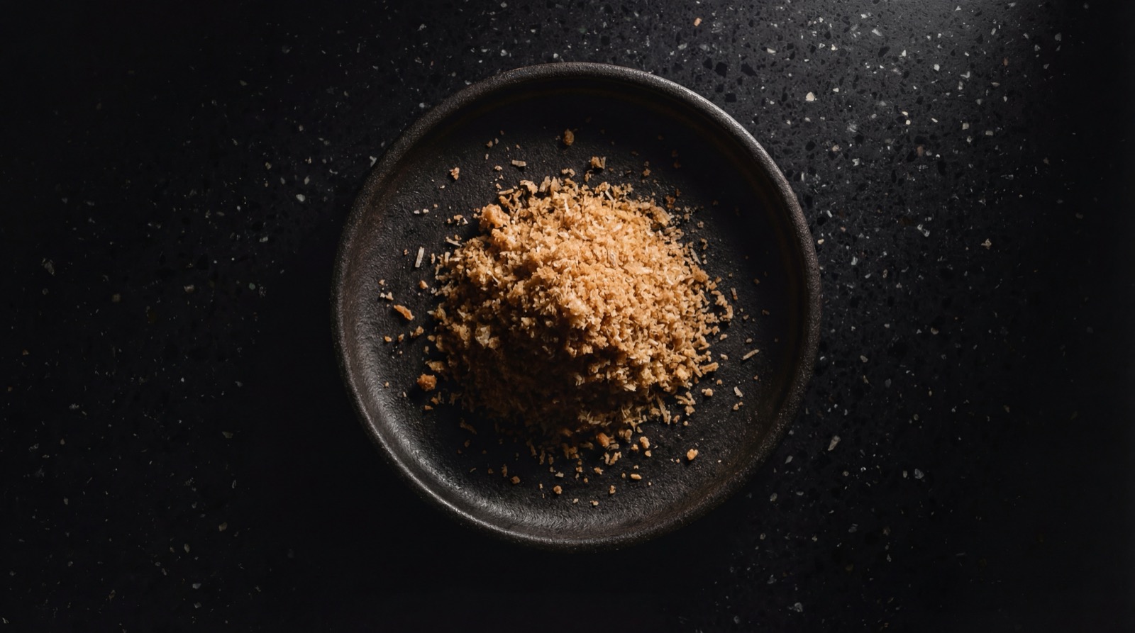 Ingredientes de las cocadas: coco rallado, panela, limon y leche de coco