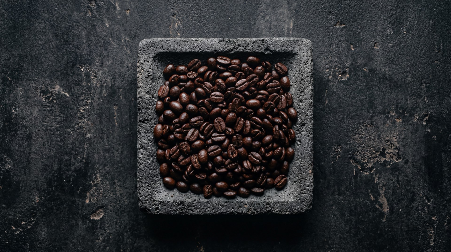 Alternativa saludable al Coffee Delight: cafe colombiano negro sin azucar con una pizca de canela molida y un toque de extracto de vainilla