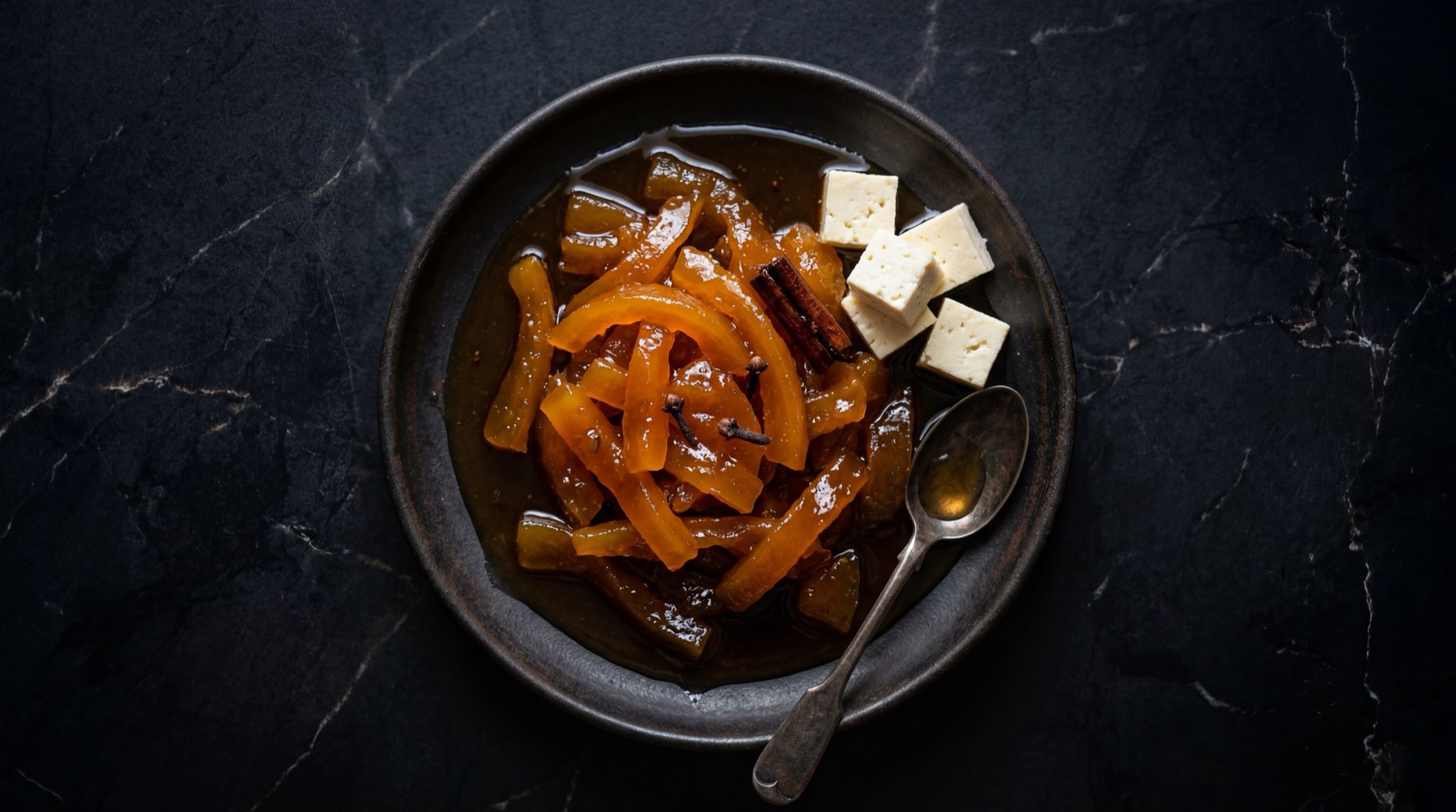 Dulce de Papayuela vallunos de platano maduro relleno de queso costeno, rebozados y fritos hasta quedar dorados