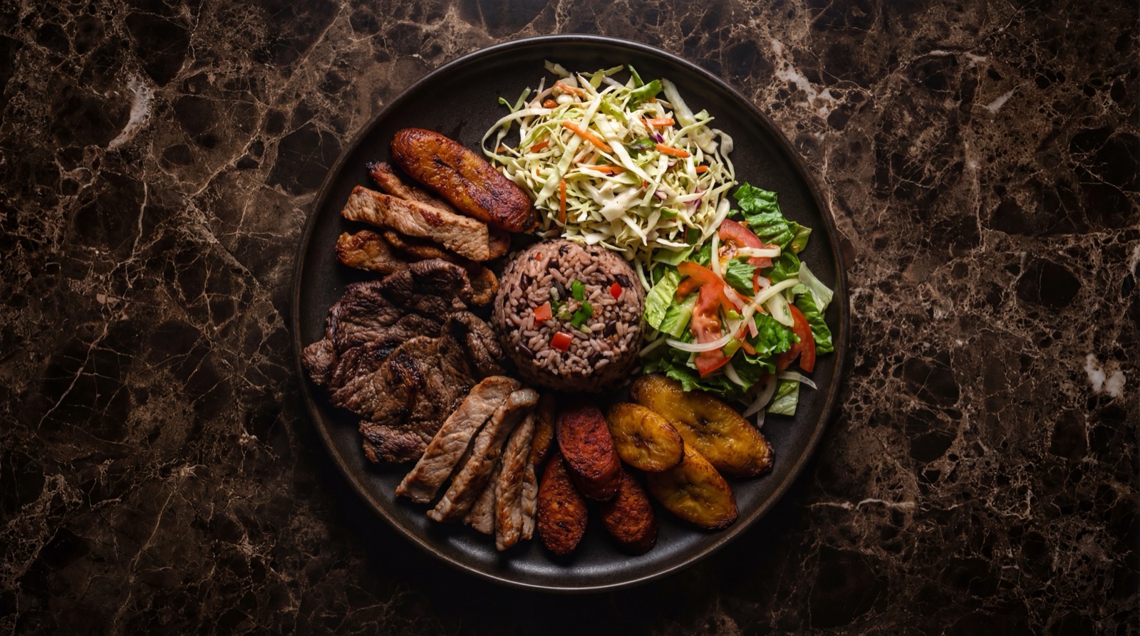 Version mas saludable de fritanga con carnes a la parrilla y menos frituras