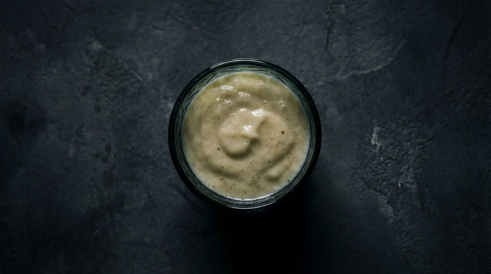 Jugo de guanabana natural sin azucar con hielo, bebida refrescante y rica en antioxidantes