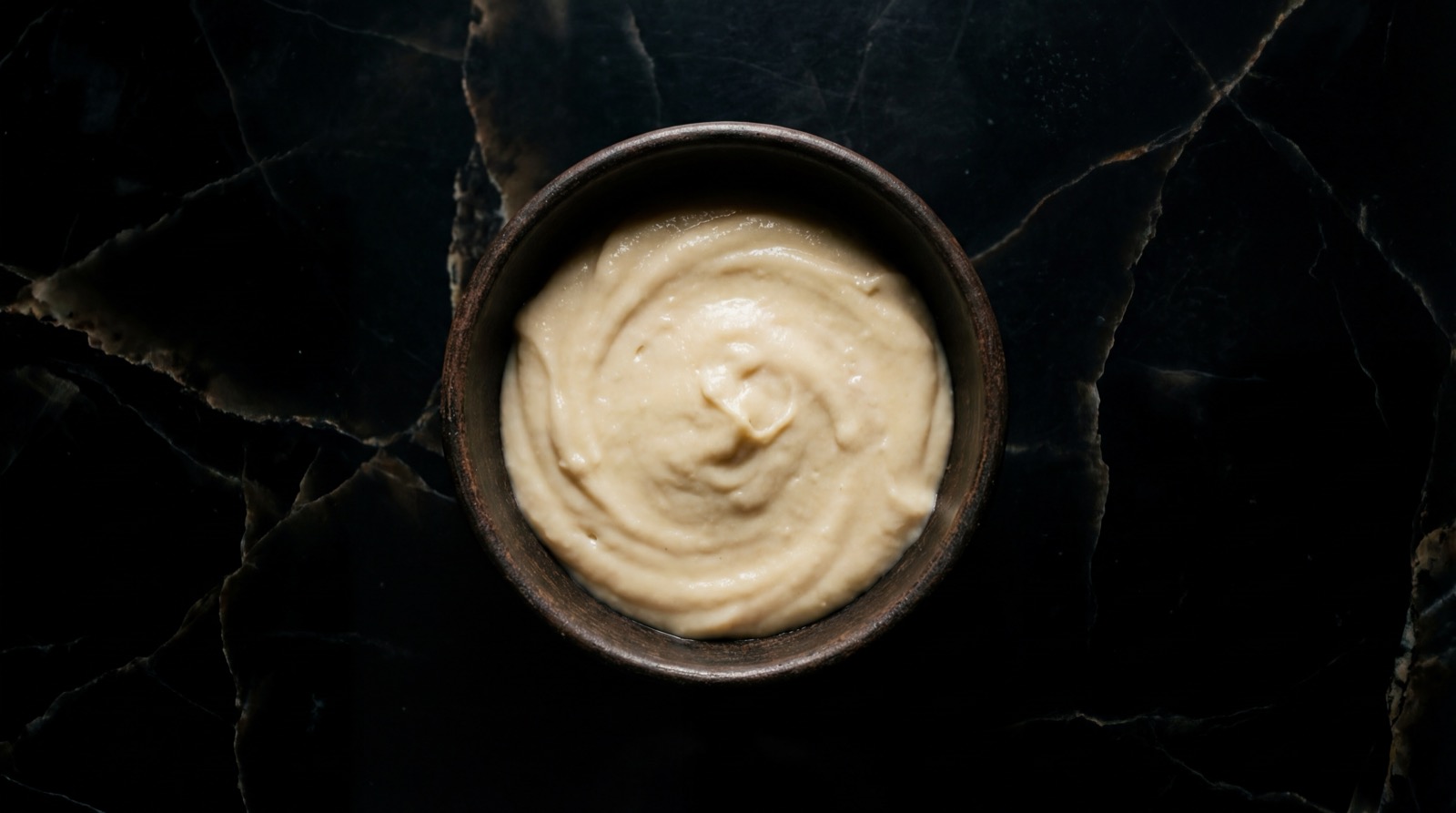 Manjar blanco en porcion controlada con frutas frescas