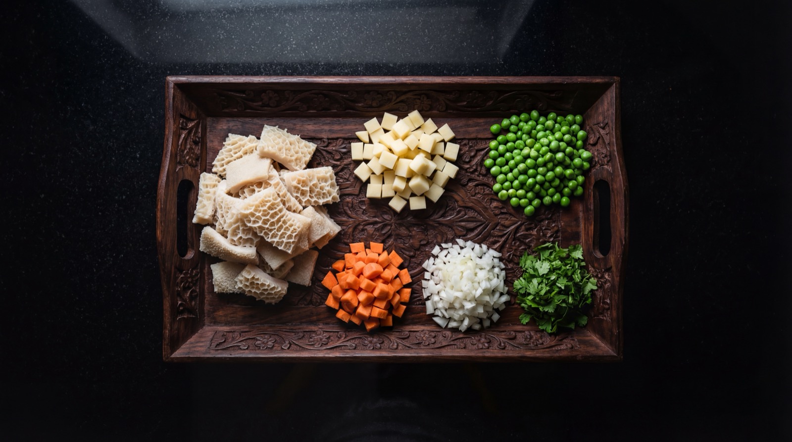 Ingredientes del mondongo: callos, papa, yuca, zanahoria, tomate, cebolla y achiote