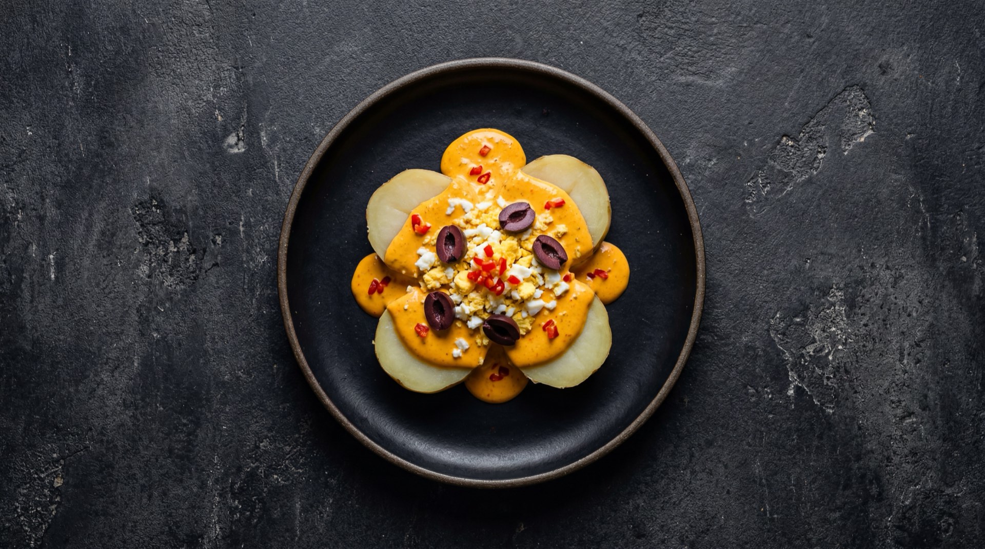 Papa a la huancaina version saludable con menos aceite vegetal y leche evaporada descremada en la salsa huancaina