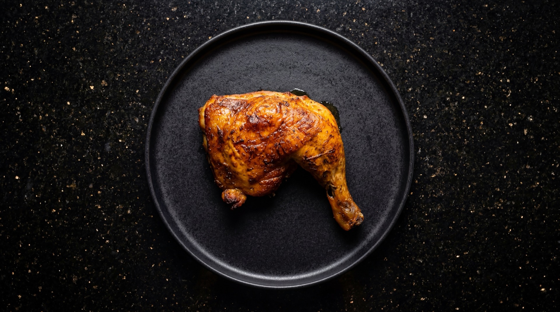 Pollo broaster colombiano version saludable al horno sin apanado con piel dorada