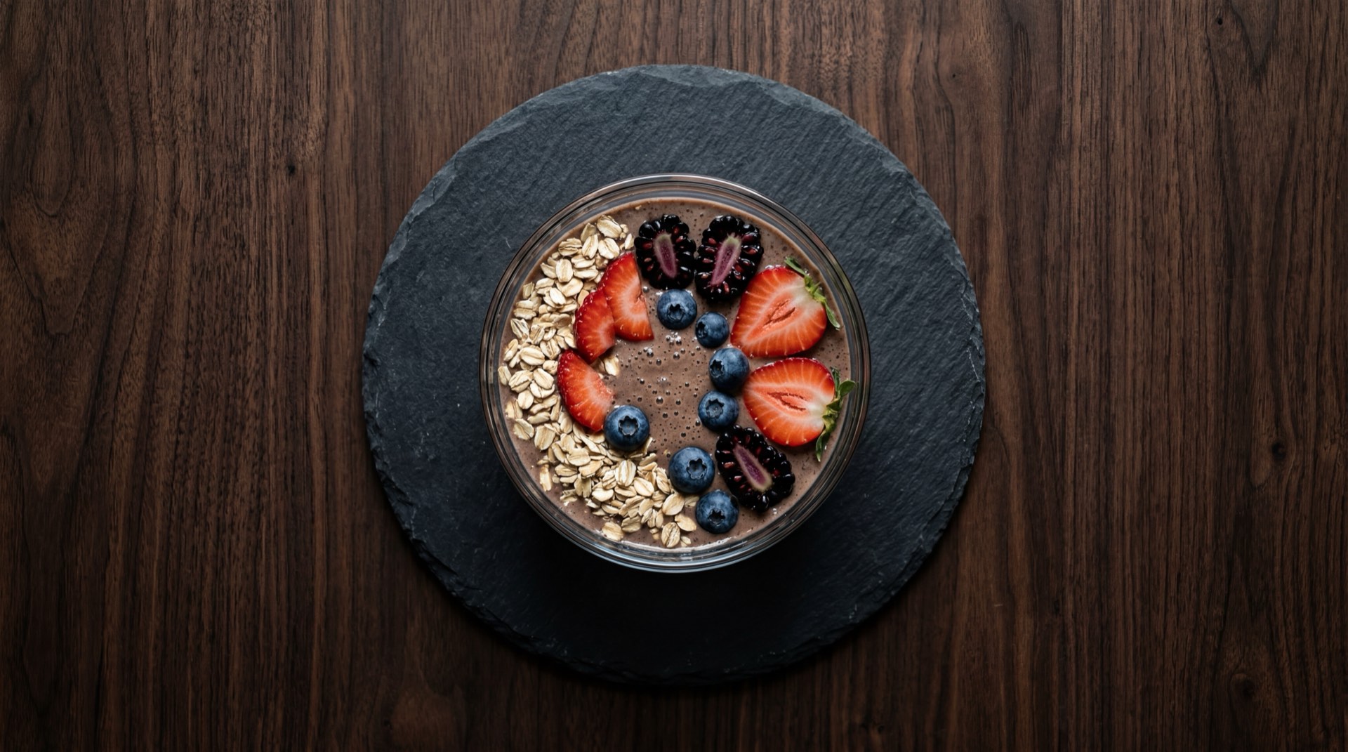 Alternativa saludable a la Pony Malta: batido casero de cebada tostada con leche descremada y canela en rama sin azucar anadida