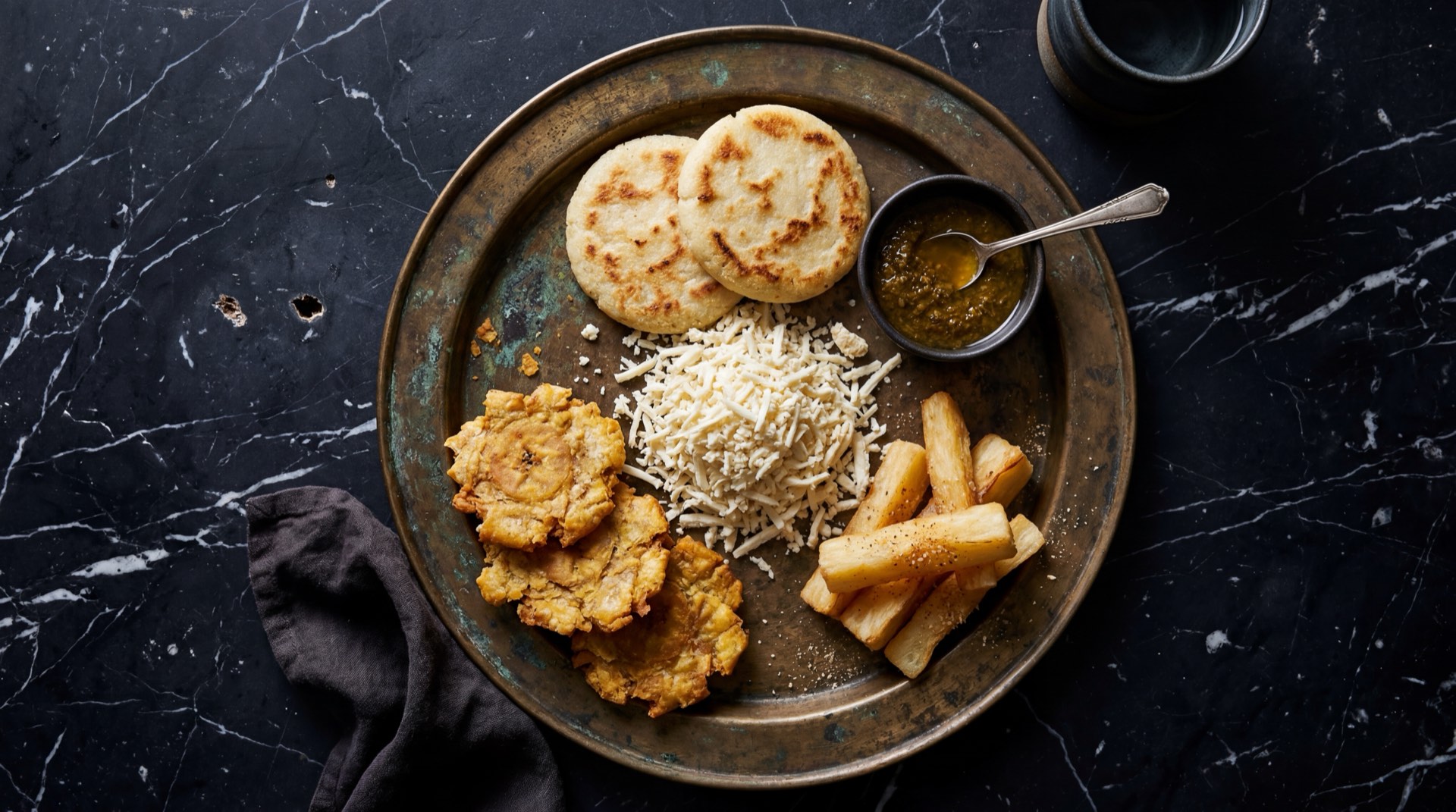 Ingredientes del queso costeno rallado colombiano: leche de vaca entera fresca, cuajo natural, sal gruesa marina y queso costeno en bloque seco para rallar