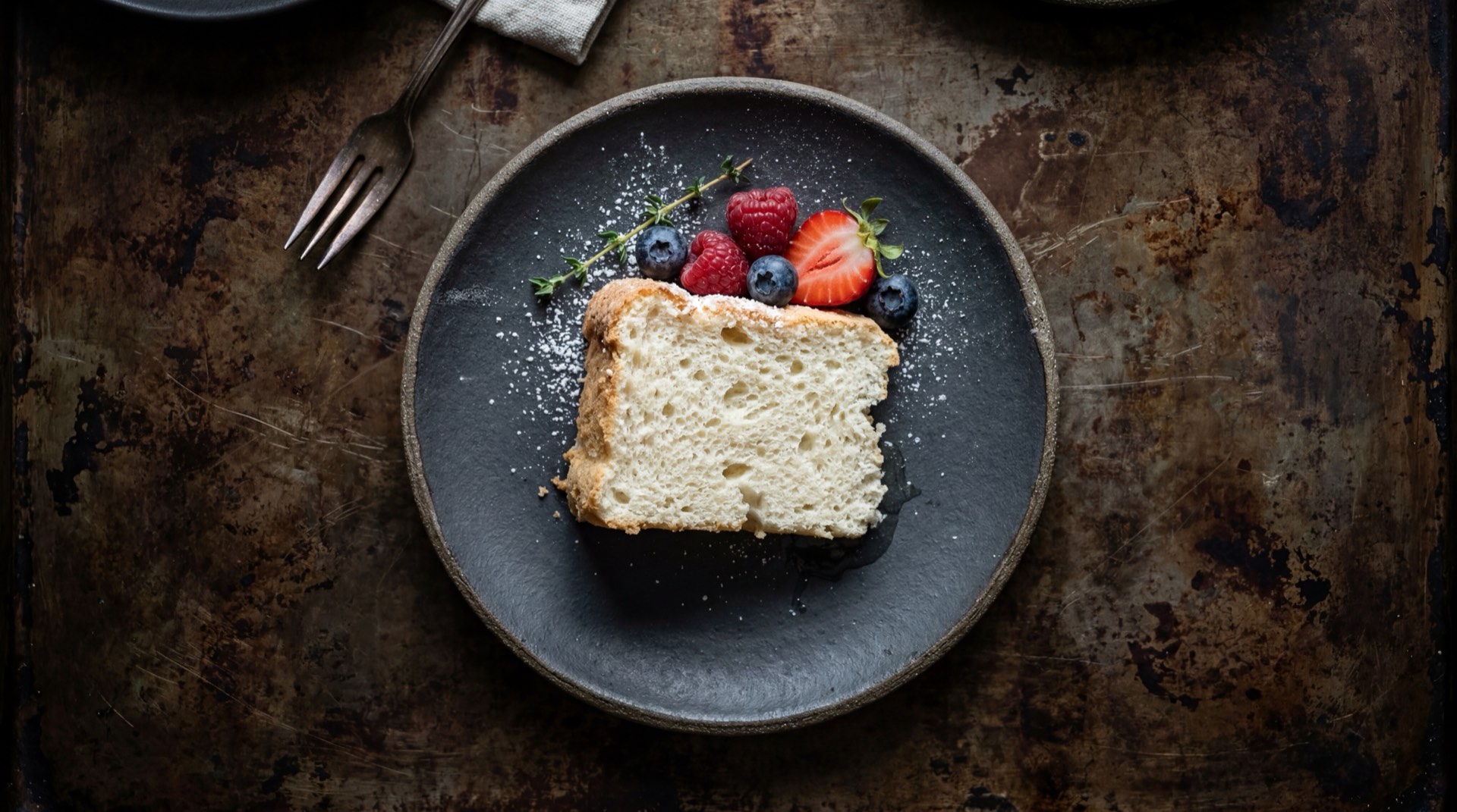 Alternativa saludable a la Tortiramo: bizcocho casero de avena integral con claras de huevo, banano maduro y canela sin azucar refinada