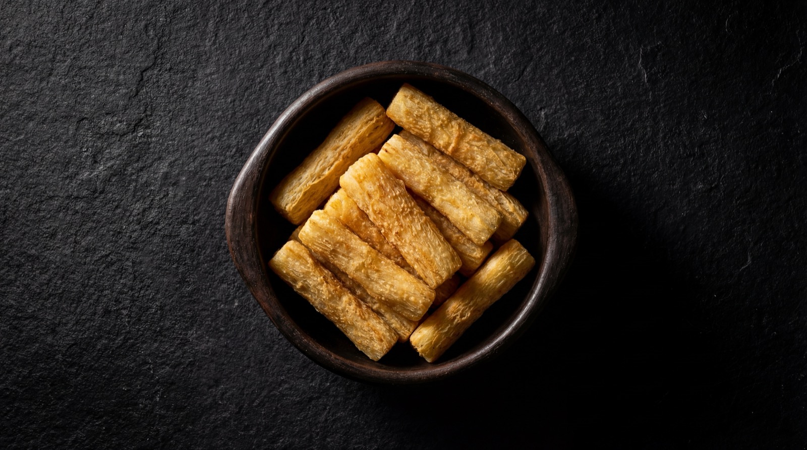 Yuca al horno crujiente como alternativa saludable a la yuca frita